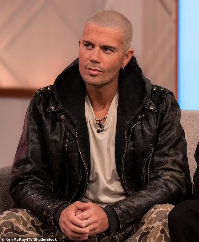 TWDirtyGirls's tweet photo. Max and siva on the Lorraine show this morning 😍

📸 dailymail https://t.co/z7ozChI1ug