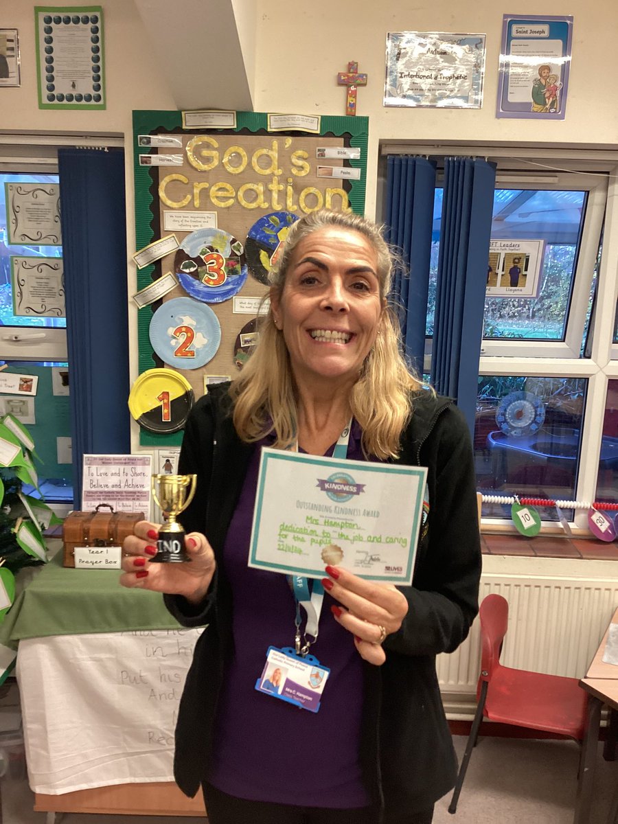 ourladyqop's tweet photo. Well done Mrs Hampton for your Outstanding Kindness Award! Let’s keep hem coming!💜🌟 #olqpcsthumandignity #olqpcstsolidarity https://t.co/cfLogghzSS