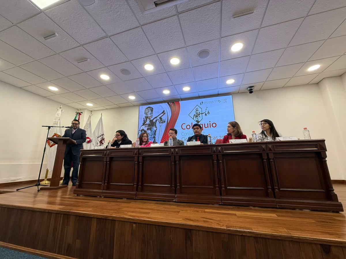 Paty_Lozano_'s tweet photo. 📚Agradezco la invitación de @obregon_levi al "Coloquio Conjunto de Ciencias Jurídicas 2024" organizado por la @EJudicialEdomex donde estudiantes comparten valiosos avances de sus investigaciones en materia jurídica. ⚖️ https://t.co/rG1GSu3rfp