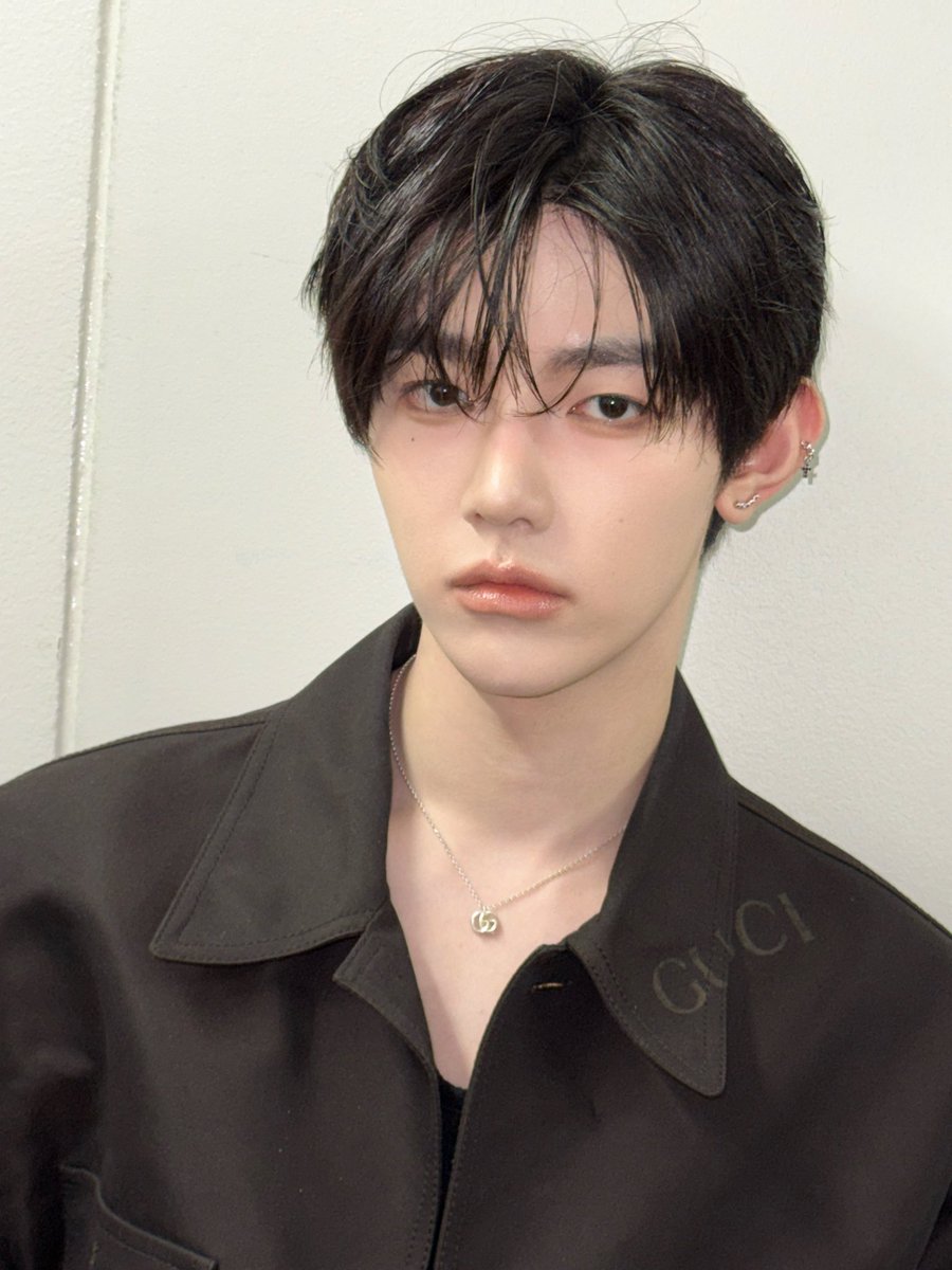 [INSTIZ] 241123: What I really like about Zhang Hao's hair, makeup and styling today

The clothes are neat and the hair's neat too, I like it because it seems like he's fr shining with/relying on just his face alone. They didn't use much colour either 

#ZHANGHAO #장하오