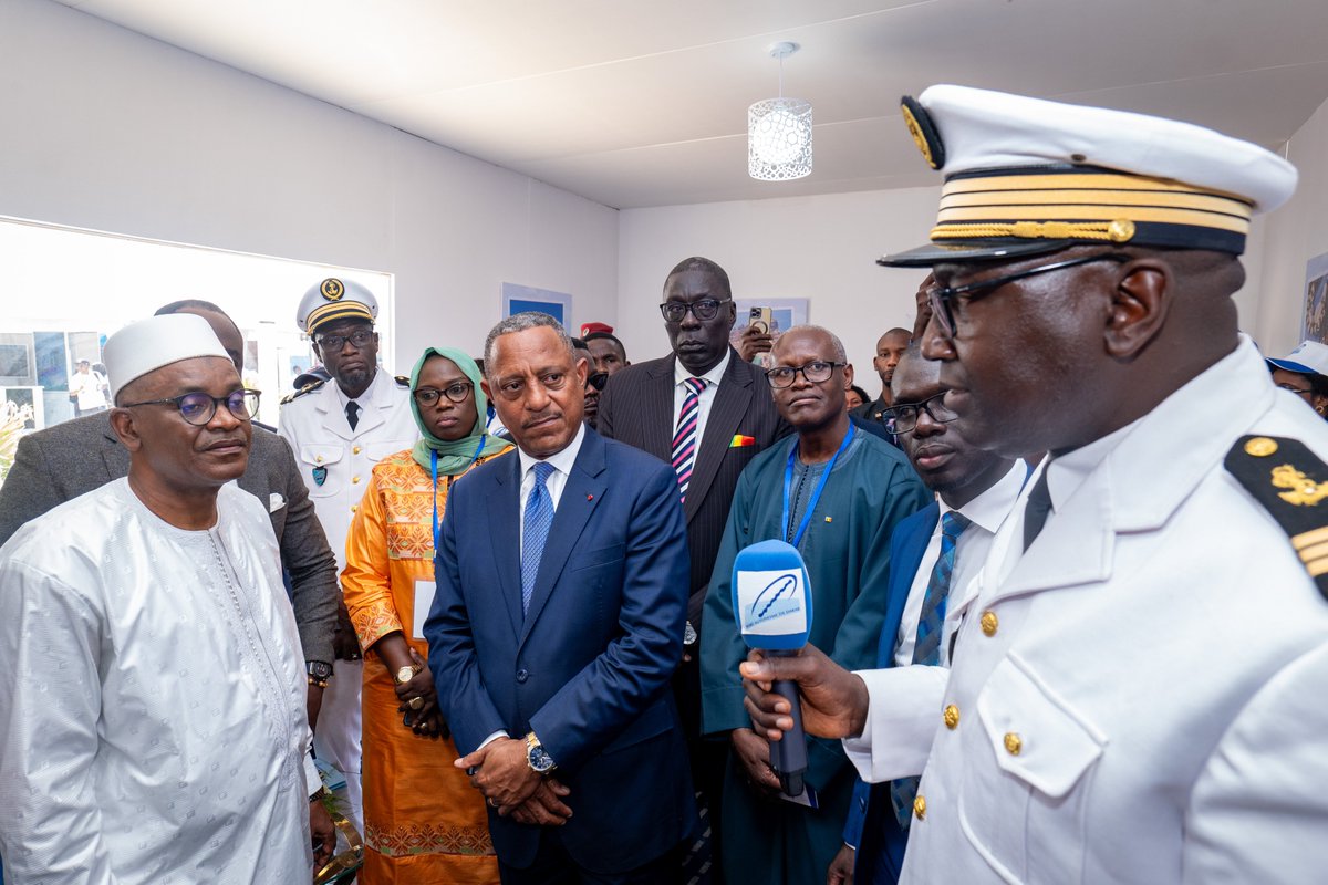 SATOLIC's tweet photo. Le Port Autonome de Dakar L'Officielle a vécu un moment diplomatique intense lors du SATOLIC 2024. Les ministres du tourisme gabonais et sénégalais ont visité le stand, engageant une conversation riche et passionnée avec l'équipe portuaire.
#Satolic https://t.co/ngjTJxIKWl