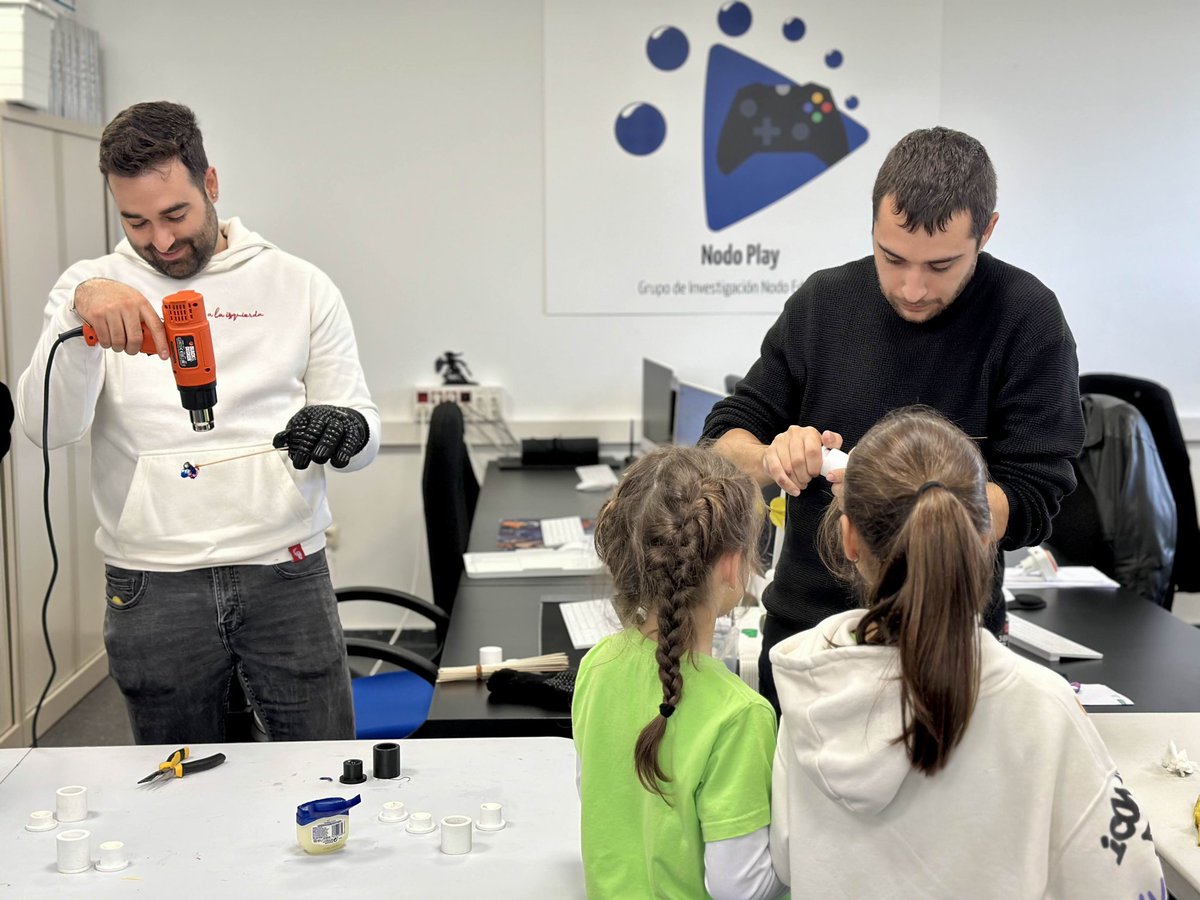 Mario Cerezo Pizarro (@direbollosa) on Twitter photo Reciclamos ♻️ los restos de nuestras impresoras 3D para crear peonzas. La última actividad en incorporarse a nuestro habitual plan de colaboración con <a href="/UExDivulga/">Cultura Científica UEx</a> y #DesayunoConLaCiencia ¿Quién quiere una? <a href="/FFP_Uex/">Facultad de Formación del Profesorado de la UEx</a> <a href="/infouex/">UEx</a> Reciclamos ♻️ los restos de nuestras impresoras 3D para crear peonzas. La última actividad en incorporarse a nuestro habitual plan de colaboración con <a href="/UExDivulga/">Cultura Científica UEx</a> y #DesayunoConLaCiencia ¿Quién quiere una? <a href="/FFP_Uex/">Facultad de Formación del Profesorado de la UEx</a> <a href="/infouex/">UEx</a>