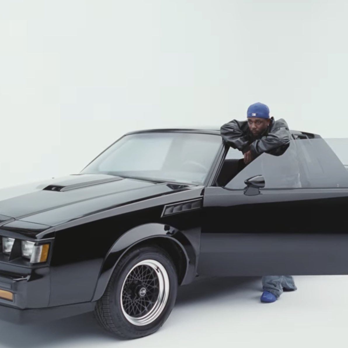 RapDaily's tweet photo. Kendrick Lamar JUST DROPPED. 🚨

#GNX out now. https://t.co/myRXUziP5E