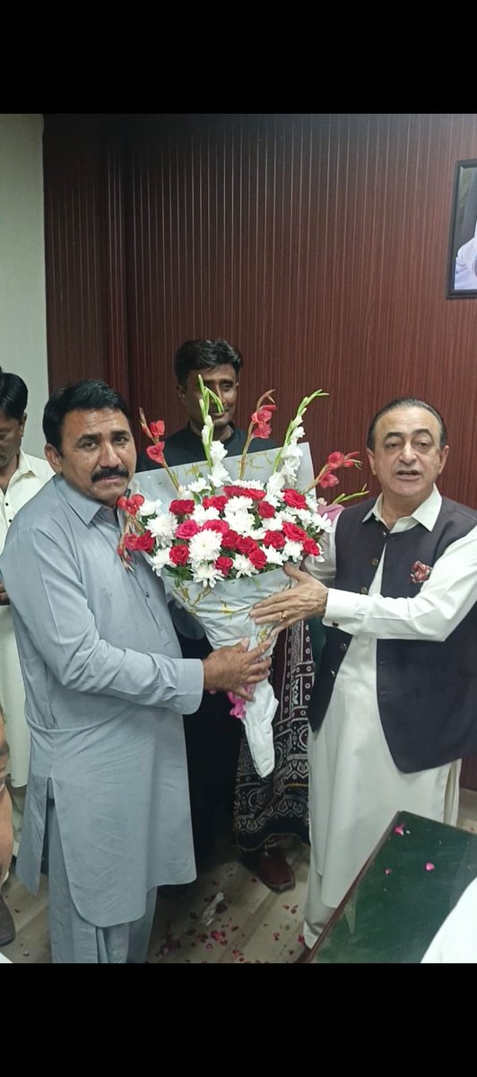malikfayyaz74's tweet photo. President PPP Minority Wing Sindh MPA @DrUkrani on becoming Special Assistant to CM Sindh for Minority Affairs Department was congratulated by President PPP Minority Wing KHI.DIV @MattoMushtaq &amp;Other workers and officials were present on the occasion @BBhuttoZardari @RoomaMatto https://t.co/etxfgxLdz8