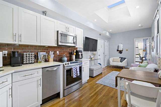AgentMikeCheck's tweet image. 💥Another Luxury Listing SOLD By MC Luxury Living/Michael Check💥
📍403 Monroe St. #4L, Hoboken, NJ📍
2BR | 1Bth | Private Balcony
✨Congratulations to them both on this exciting milestone! I can’t wait to see how their journey unfolds.✨