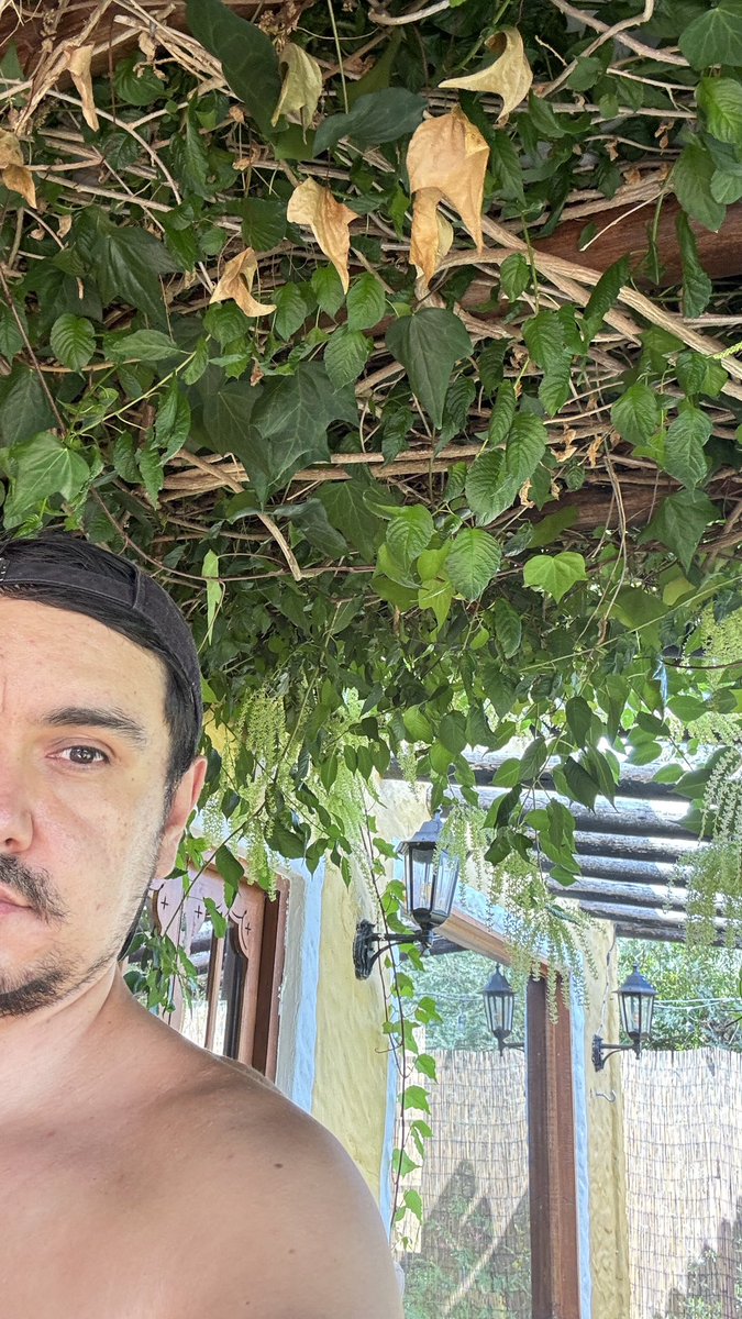 Orlandotrinos's tweet photo. Es viernes y el cuerpo lo sabe, sufriendo mucho  en @the_naked_house 🌤️🌳🪷🏕️🌱🫢 #Nemocon #Sinverguenzas 

➡️Recomiendo no saltárselo y salir de la rutina. Fuera ropas 🧘🏻‍♂️🩲 https://t.co/i4gFlumKzI