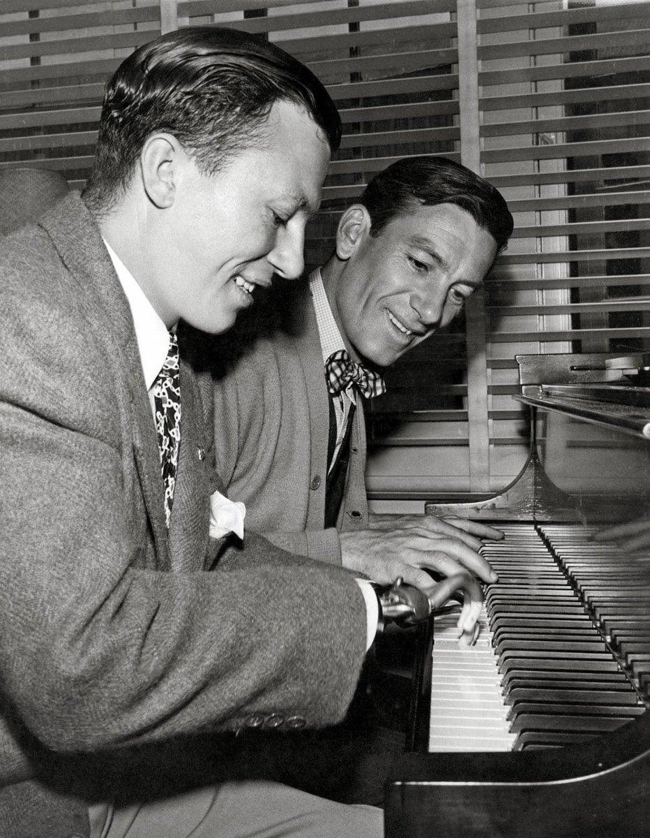 Remembering American musician, composer, songwriter, actor and lawyer Hoagy Carmichael on his birthday (November 22, 1899 – December 27, 1981). One of the most successful Tin Pan Alley songwriters of the 1930s, he composed several hundred songs, including 50 hit records.
