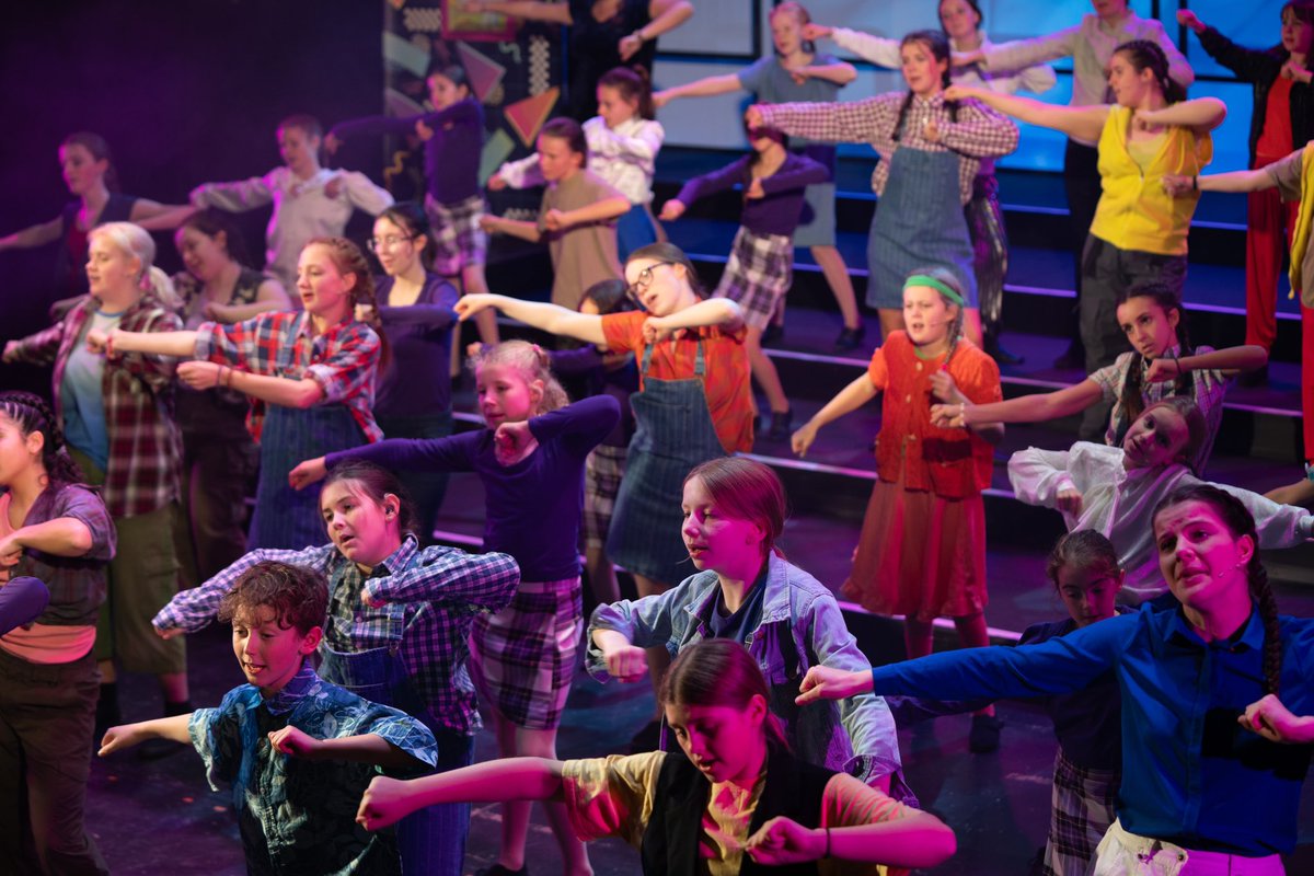 School is out, and Gang Show weekend is on! 
Cast are buzzing to perform for a packed <a href="/New_Theatre/">New Theatre Cardiff</a> audience tonight! 💃🪩🕺 

#ThisIsGangShow