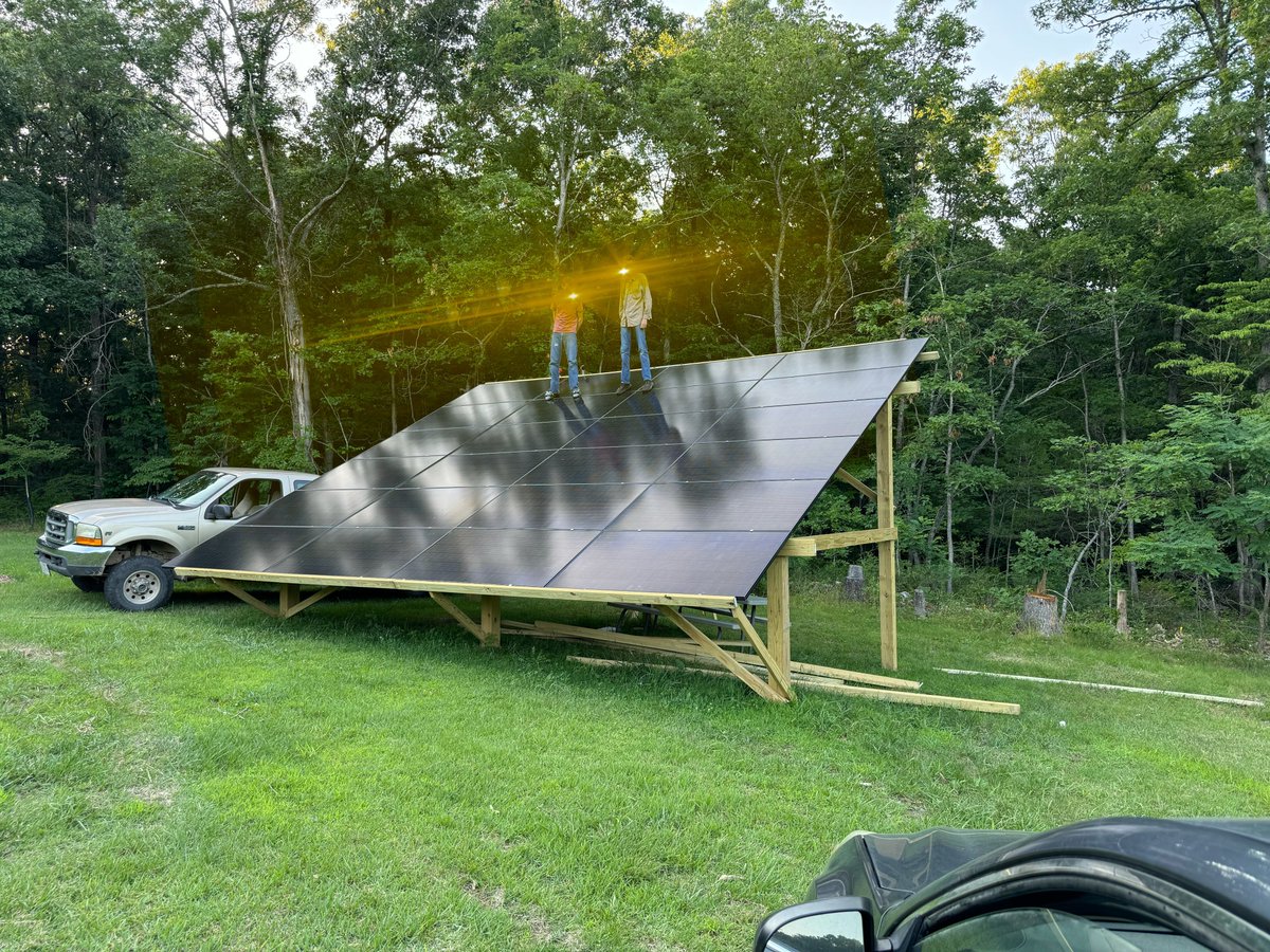 AmericanFoolBTC's tweet photo. Solar Sats are best sats. Imagine working, watching btc, simping for saylor etc while a miner runs, but you don’t get electric bill. It’s the best feeling. @100AcresRanch 🫡 https://t.co/I53Z6KwWZi