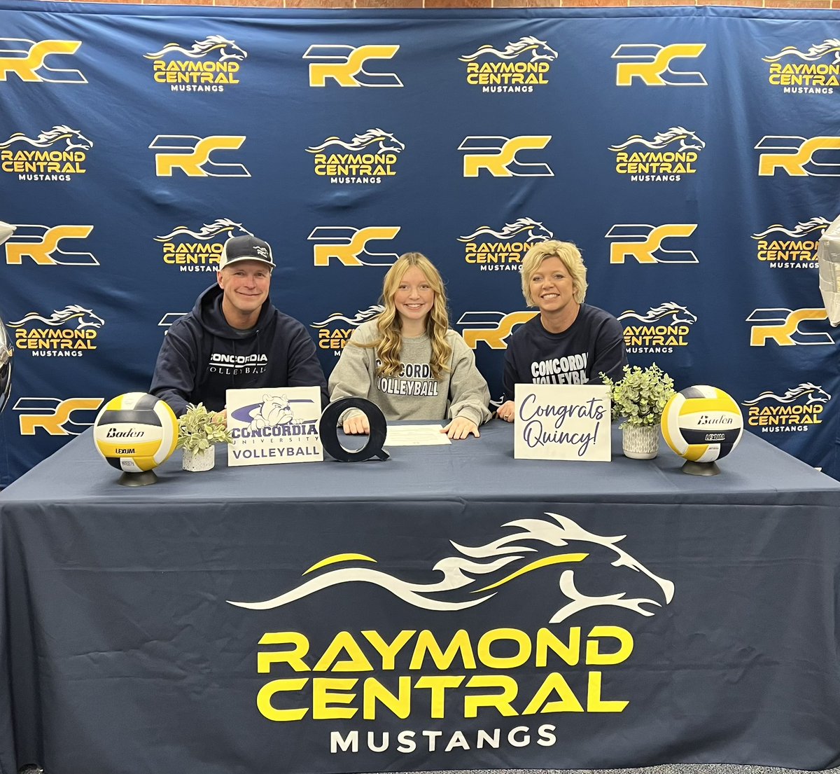 cunevolleyball's tweet photo. SIGNED 🖊️ Welcome to the Bulldog family, Quincy! 💙🏐🐶 https://t.co/r4gJ6e0pwi