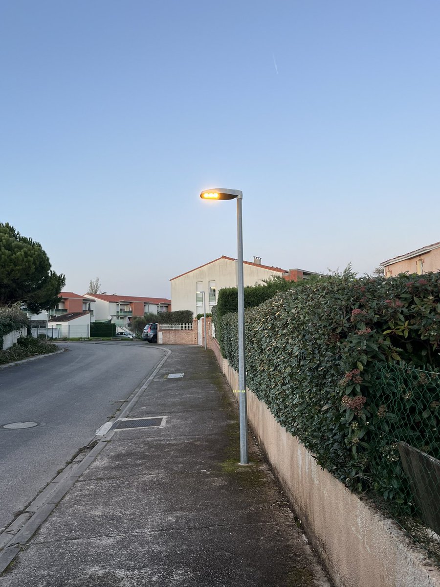 MatthieuSUBIRA's tweet photo. Nouvel éclairage public avec des LED à Tournefeuille https://t.co/cVPeSM8Wn0