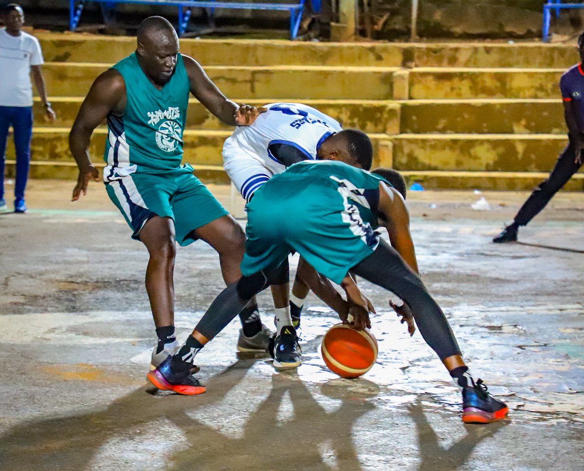 FUBA_DIV1AND2's tweet photo. Game 1 || QRT 3
Diamonds with a 4 point lead
⚪️ 44-40 ⚪️
#FubaDiv1 https://t.co/cl8XsnSDE6
