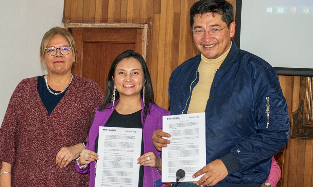 datalat's tweet photo. #GAD4_0🇪🇨| Fundación #Datalat, con el apoyo de @GIZEcuador a través del programa #EcuadorSinCero, impulsa una plataforma digital para la participación ciudadana en los GAD municipales.

Ayer firmamos un convenio con el @MuniRiobamba  para fortalecer capacidades en tecnología🤝 https://t.co/0tpsZKUcAc