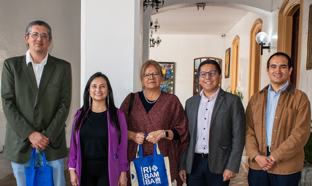 datalat's tweet photo. #GAD4_0🇪🇨| Fundación #Datalat, con el apoyo de @GIZEcuador a través del programa #EcuadorSinCero, impulsa una plataforma digital para la participación ciudadana en los GAD municipales.

Ayer firmamos un convenio con el @MuniRiobamba  para fortalecer capacidades en tecnología🤝 https://t.co/0tpsZKUcAc