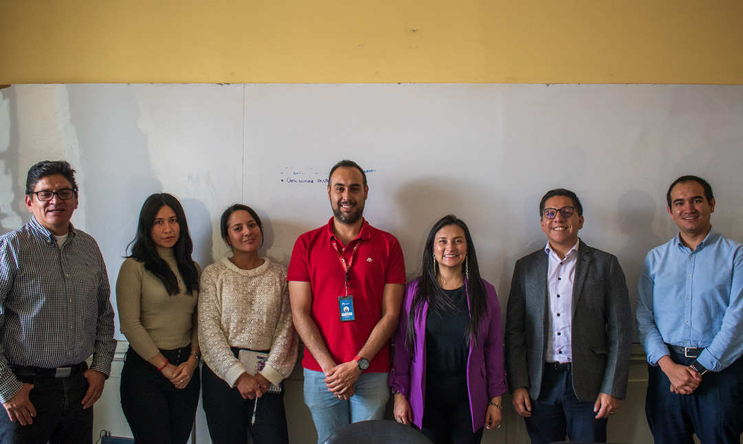 datalat's tweet photo. #GAD4_0🇪🇨| Fundación #Datalat, con el apoyo de @GIZEcuador a través del programa #EcuadorSinCero, impulsa una plataforma digital para la participación ciudadana en los GAD municipales.

Ayer firmamos un convenio con el @MuniRiobamba  para fortalecer capacidades en tecnología🤝 https://t.co/0tpsZKUcAc