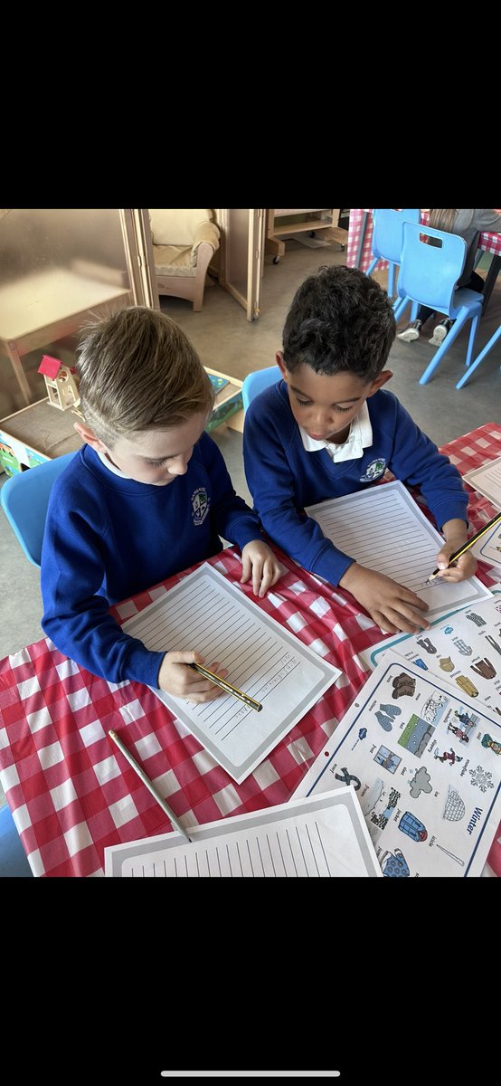 Primary 2 had a blast at their Book Tasting morning! They got to look at lots of new books and decide which one they wanted to read the most!📚<a href="/scottishbktrust/">Scottish Book Trust</a> <a href="/AttainRen/">Renfrewshire Attainment Team</a> #BookWeekScotland #YoungReaders