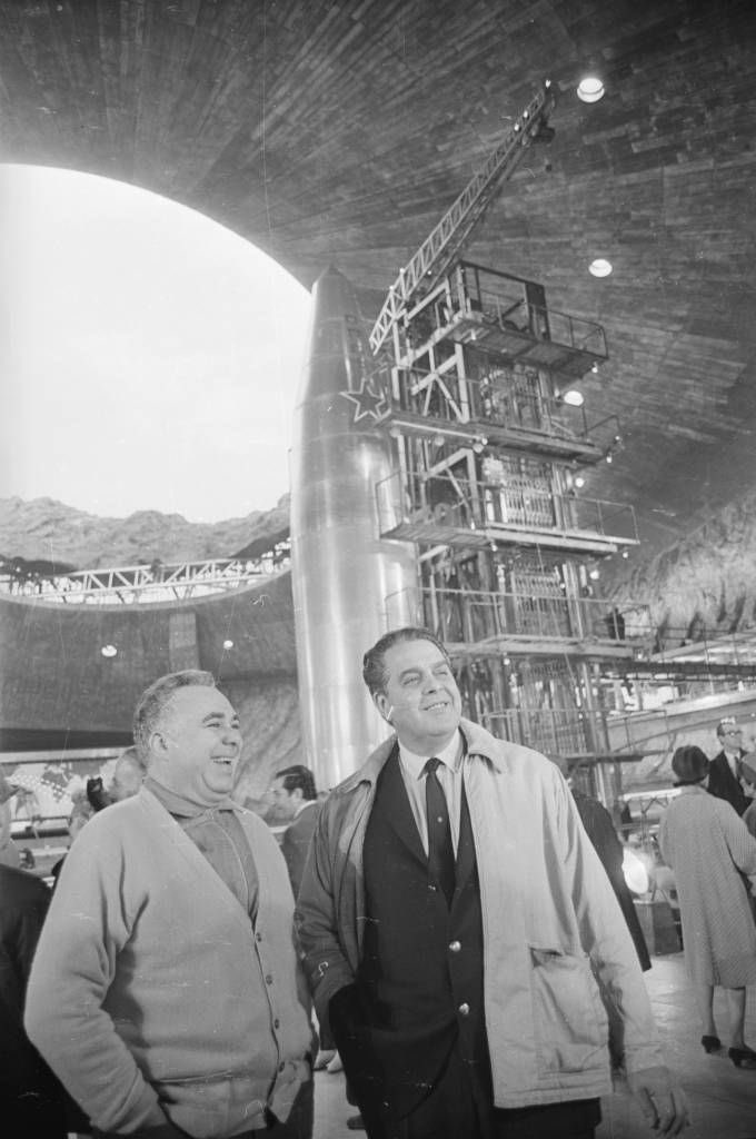 BobaFettANHSE's tweet photo. #harrysaltzman #albertbroccoli #youonlylivetwice
Massive Pinewood film set. 🤯🤯🤯 https://t.co/jooQP9hKHX