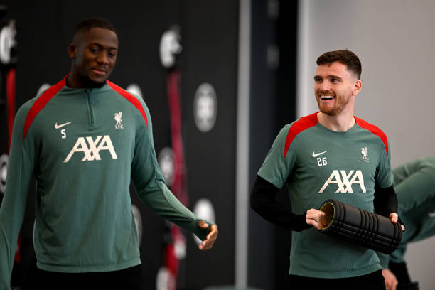 LFCphoto's tweet photo. Training.

#LFC #LFCtraining https://t.co/XPaWfVhzpK