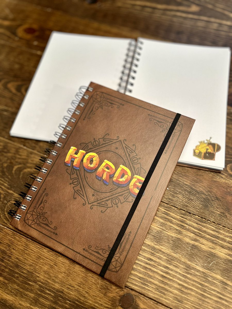 Gleich geht #horde „Auf in neue Welten“ los. Live auf gronkh.tv

Haben eben passenden Luuut ins Set getragen. Notizbuch mit bedruckten Innenseiten für alle P&amp;P-Spieler.

Horde-Aktion: aktuell 50% auf das Regelwerk sparen. 

grnk.shop/horde