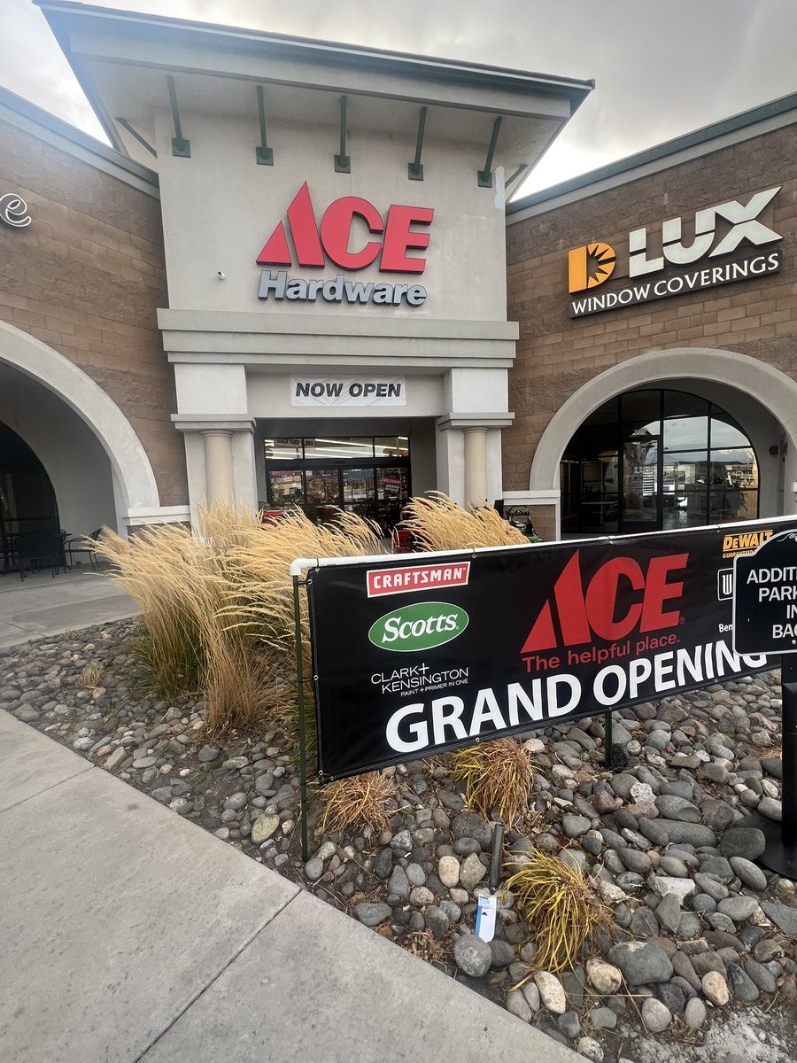 natalie_OmniCRE's tweet photo. Wind or shine, the grand opening is on! Come support your new Ace store at South Meadows and catch some incredible deals! Fully stocked on famous @ThePieCompany Pies! Let’s go! @SouthMeadowsAce #Aceistheplace #AceInTheWind https://t.co/ENEAjqyOlM