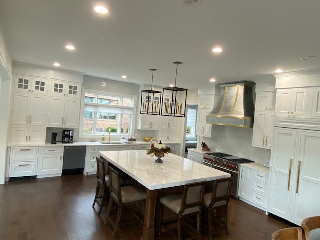 QualityLumber3's tweet photo. Just putting the finishing touches on a new construction home in Farmington.
Shiloh and KraftMaid Cabinetry with MSI Quartz Counter Tops
Designed by Mike Z https://t.co/X6vNZJzvmM