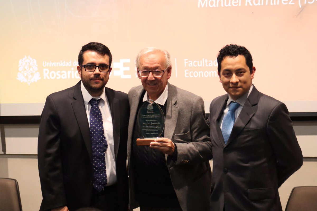 een_urosario's tweet photo. 🎉 ¡Celebramos 20 años de nuestra Maestría en Economía de la @URosario!  

Dos décadas formando investigadores y profesionales que impactan el sector académico, la industria y el sector público. 🌟📈  

#20AñosMaestríaEconomía #OrgulloRosarista https://t.co/9pDo7DMS2V