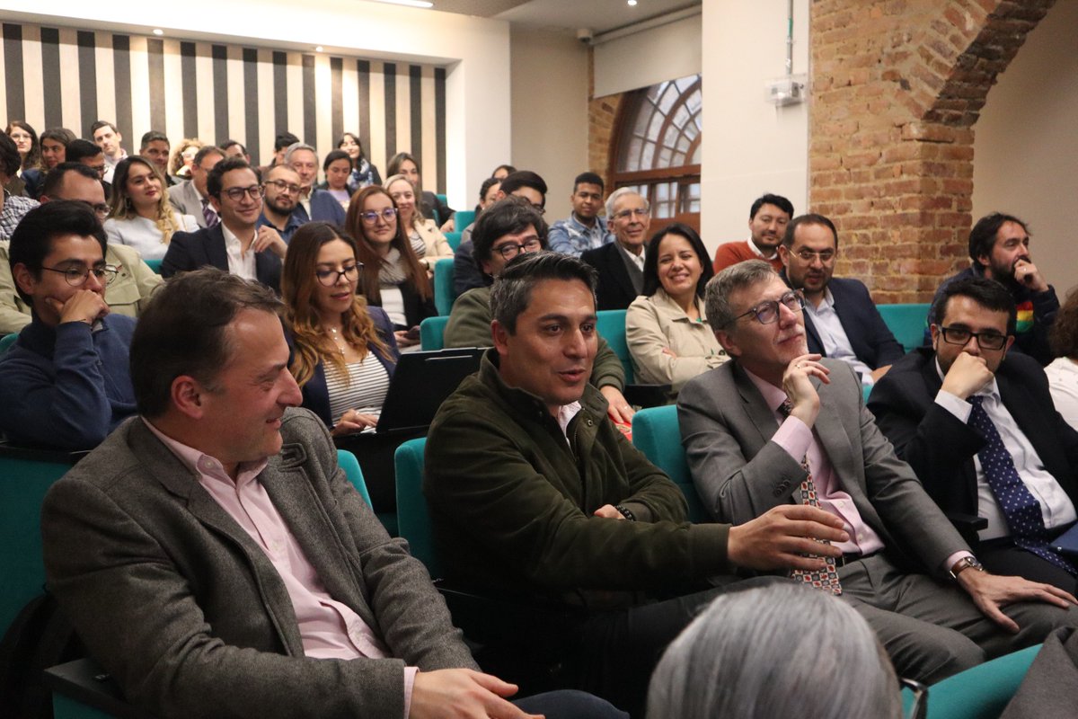 🎉 ¡Celebramos 20 años de nuestra Maestría en Economía de la <a href="/URosario/">URosario</a>!  

Dos décadas formando investigadores y profesionales que impactan el sector académico, la industria y el sector público. 🌟📈  

#20AñosMaestríaEconomía #OrgulloRosarista