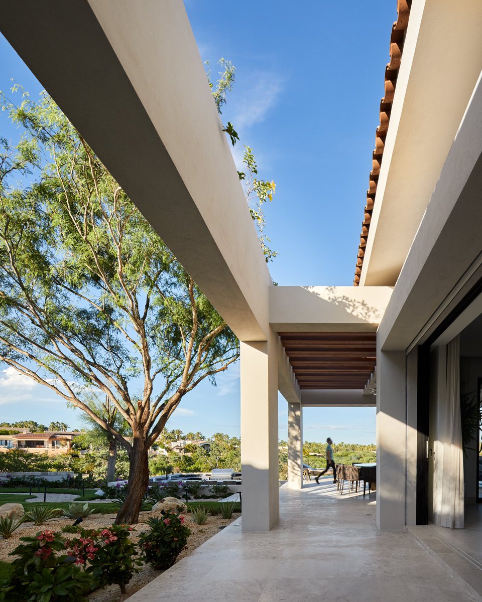 progressivedesf's tweet photo. The architecture seamlessly blends with the surroundings in this stunning exterior design 🌿✨.

#ArchitectureDesign #ModernSpaces #OutdoorLiving #SustainableArchitecture #DesignHarmony #NatureInspired #ElegantExteriors https://t.co/YqNKObwNdS