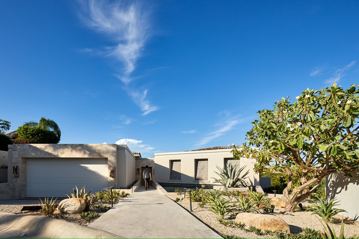 progressivedesf's tweet photo. The architecture seamlessly blends with the surroundings in this stunning exterior design 🌿✨.

#ArchitectureDesign #ModernSpaces #OutdoorLiving #SustainableArchitecture #DesignHarmony #NatureInspired #ElegantExteriors https://t.co/YqNKObwNdS