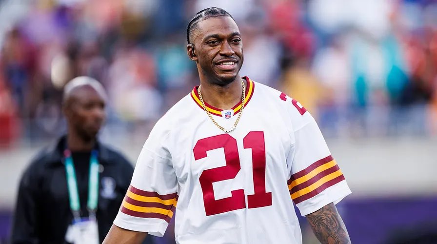 JayDanielsMVP's tweet photo. News: Robert Griffin III will be the #Commanders legend of the game versus the Cowboys this Sunday, per @NickiJhabvala. 

🔥🔥🔥 @RGIII https://t.co/DRX3W4RFL9