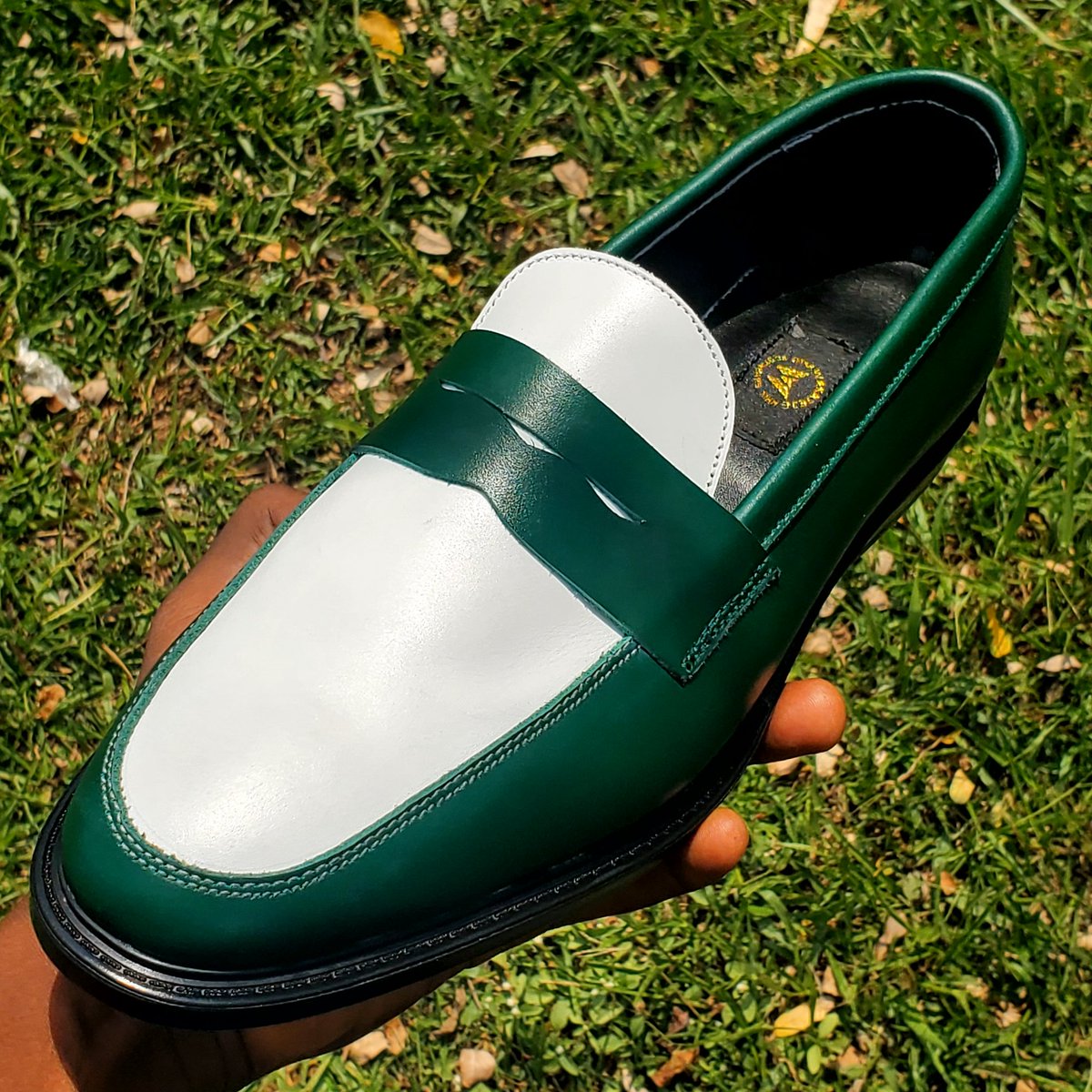Wjfooties's tweet photo. Let's Be @wakajejefootwears Be Your Footwears 🔌 

Price: 37k

A. The Shoe.     B. Cus. Satisfaction 👌

National wide Delivery : YES
8/9 Working Days 
Location: Lagos

#handmade #wakajejefootwears #handmadeinlagos https://t.co/xXoYkuAXkK