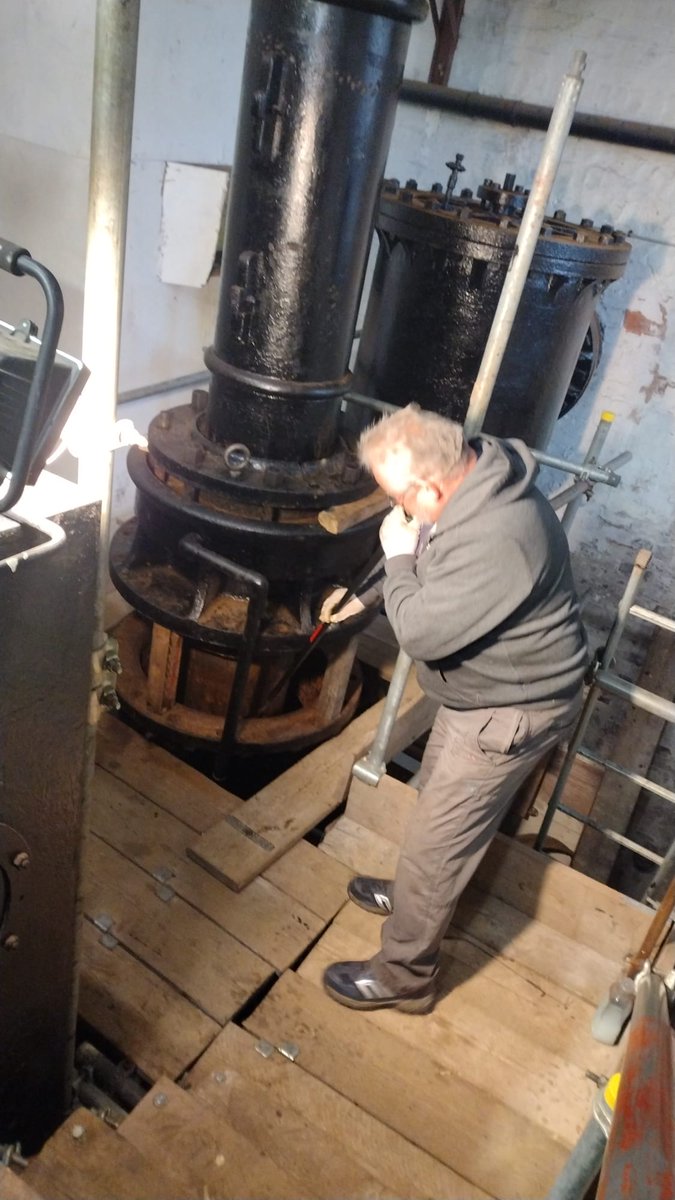 At #SandfieldsPumpingStation the engine team have got creative and are using a garden hoe to get at those tricky places to clean.🙂#BoostLichfield #LichfieldCity