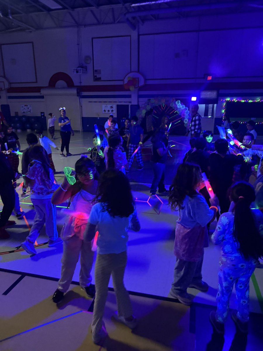 Our Brauchle PTA did such an amazing job with our GLOW DANCE PARTY ✨for our 99 Pledges reward. Students had the best time and it couldn’t be a more perfect way to dance into the break🌟