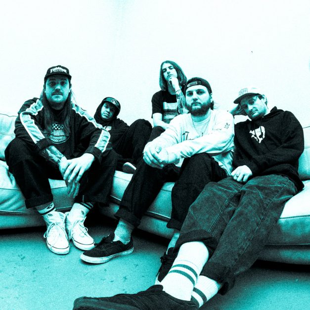 💥 5 badass rising bands you need to know revolvermag.com/feature/5-bada…