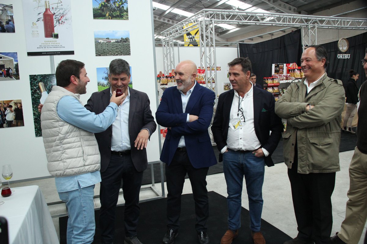 Las primeras experiencias de maridajes y gastronomías en #MontillaXperience ya son una realidad. Ven a #Envidarte hasta el domingo, conocerás un escaparate comercial agroindustrial, gastronómico y cultural de #Montilla y su comarca.

Programa completo 👇
tinyurl.com/22htkx3e