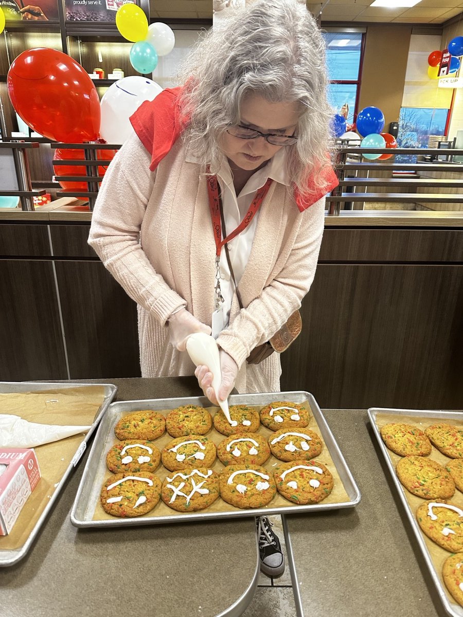 Using my cookie decorating skills at Tim Horton's on Centre Street in Thornhill yesterday as we work w/stores  to raise funds for Student Nutrition Programs across Vaughan and Richmond Hill. You have until Sunday Nov 24th to buy your #SmileCookies @YRFood4Learning <a href="/EJSandPS/">EJ Sand PS</a>