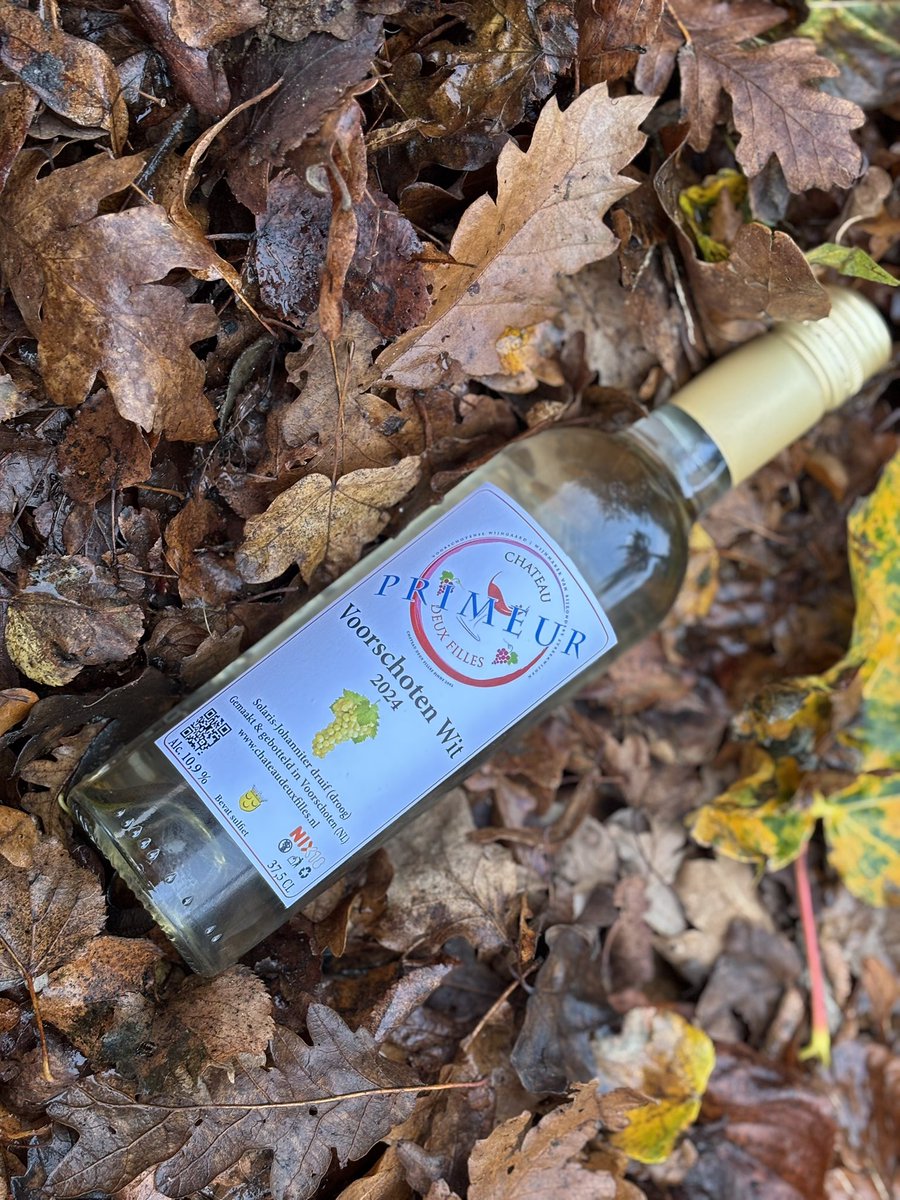 Het is de week van de primeur. 
Afgelopen donderdag mochten we de Beaujolais Primeur gaan verkopen en morgen is het de beurt aan de “Primeur van Voorschoten”
Om 13 uur word de eerste fles overhandigd aan de Wethouder.
#wiltuproevenvraaghetons #wijn #genieten #lokaal #Voorschoten