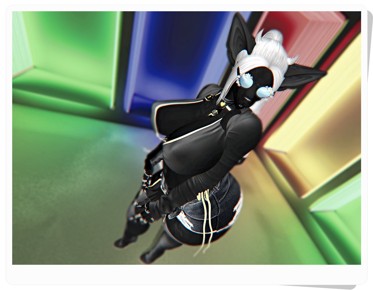 "You know you have a void when you think that black t-shirt you dropped on the floor is your cat."

Midnight Familiar mod available from <a href="/PerennialMagSL/">Perennial Magik</a>! 

Full post available in the usual place → bastetsthroneroom.blog/2024/11/22/per…