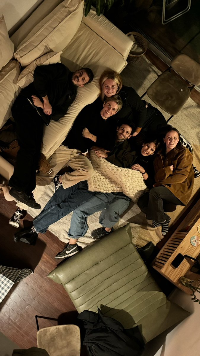 mi depto será lindo pero es mucho más lindo cuando viene mi gente