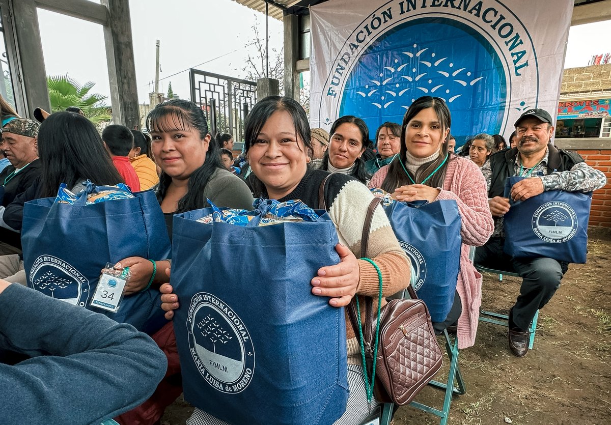 FIMLM's tweet photo. #FimlmMéxico 🇲🇽| 120 personas de la Sierra Norte de Puebla, recibieron ayudas para solventar sus necesidades más apremiantes. Gracias al aporte de donantes como Costco y Refaccionaria Royal, continuamos trabajando por el bienestar de las familias.

👉 https://t.co/oiiGK0u5dn https://t.co/AMCwA1ZVsl