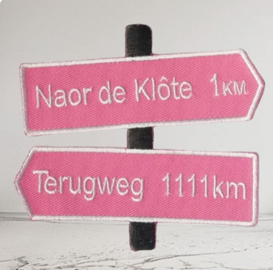 dedurskes's tweet photo. Waar ga jij heen?

 Embleem Naor de Klote  
https://t.co/J5COM4MhYI

#dedurskes #emblemen #pins #naordeklote #naardeklote #jungske #durske #carnaval #roze #dnelfdevandnelfde #ellufelluf #durske #jungske #grappigeemblemen #carnavalsemblemen #brabant #kruikenstad #oeteldonk #feest https://t.co/oli8ZxOfwk