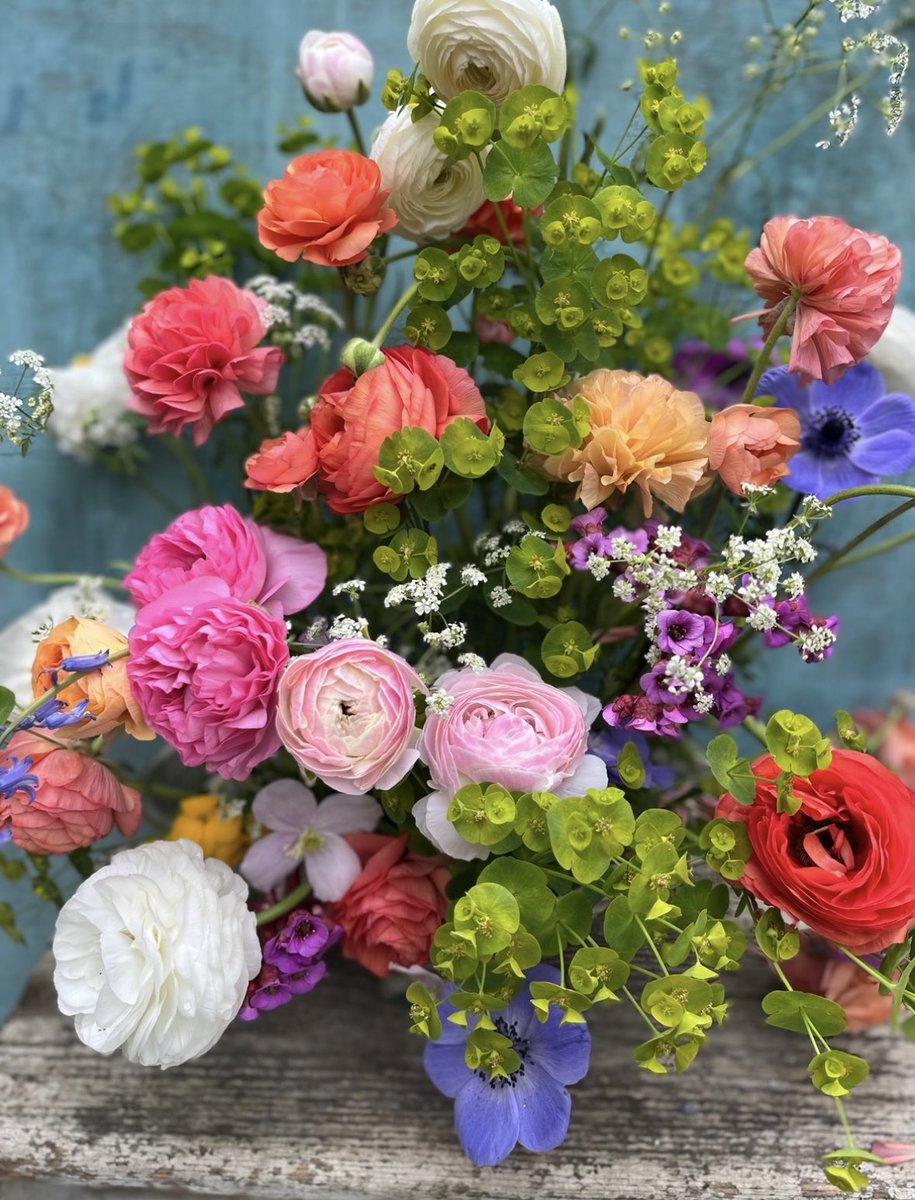 Hope you’ve had a good day. This flower faff from the spring was really pushing the boat out! I think it was to celebrate all things springlike!!! 🌱🌸🌱
Off to my shop unit now and then batten down the hatches for storm Bert! 
Have a good evening. Z xx
