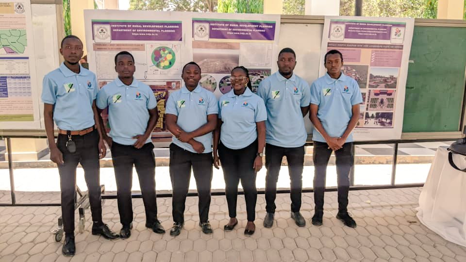 irdp_mappers's tweet photo. Showcasing impactful mapping projects using GIS and Remote Sensing:

- Community mapping with OpenStreetMap.

- Satellite data for environment &amp; urban planning.

Kudos to the team! 🌍✨

#YouthMappers #GIS #RemoteSensing #OpenStreetMap #TechForGood #Graduation2024 #IRDP https://t.co/p8RjYPI2nI