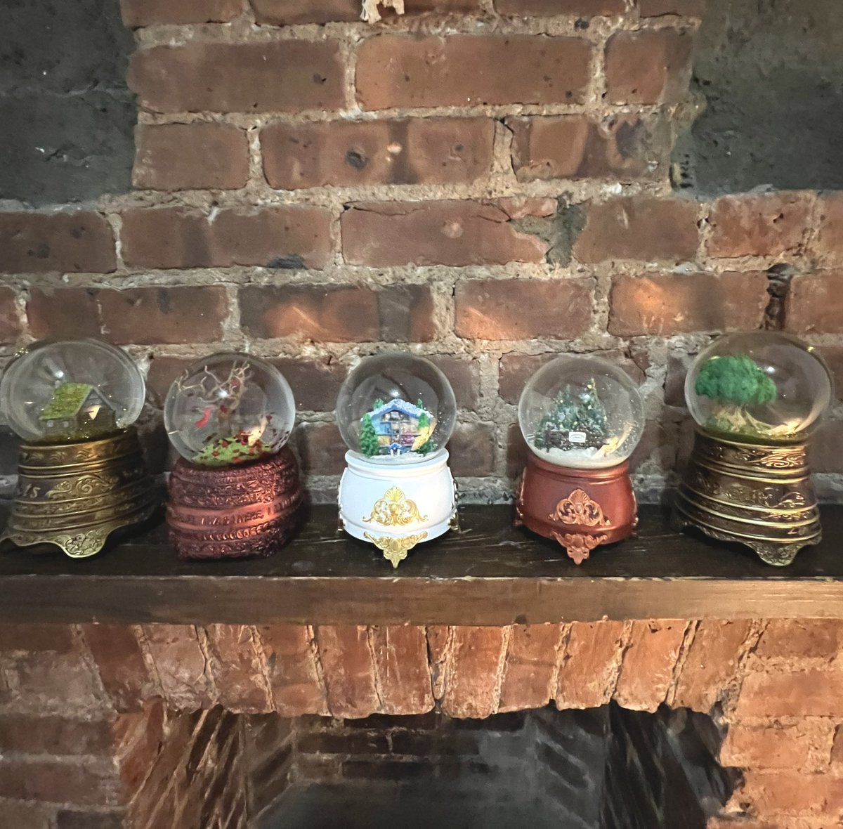 the girls can’t wait to meet their new baby sister! #TSTTPDSnowGlobe <a href="/taylornation13/">Taylor Nation</a>