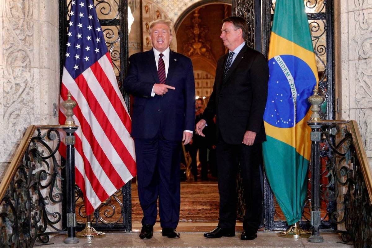 PCO29's tweet photo. A perseguição judicial não enfraquece o bolsonarismo, ela o fortalece. Rui comenta:

"Eu acho que essas arbitrariedades judiciais não facilitam a luta contra o bolsonarismo, contra a extrema-direita, elas dificultam. Por exemplo, a gente poderia estar debatendo aqui agora o mau-caratismo dos militares, mas temos que discutir a ação judicial. Aí o pessoal falando, mas é bom porque vão colocar o Bolsonaro na cadeira e assim vão acabar com a extrema direita. Aí eu digo vejam o caso dos Estados Unidos, onde o Trump acaba de ganhar a eleição. Tudo isso que está acontecendo no Brasil aconteceu lá."