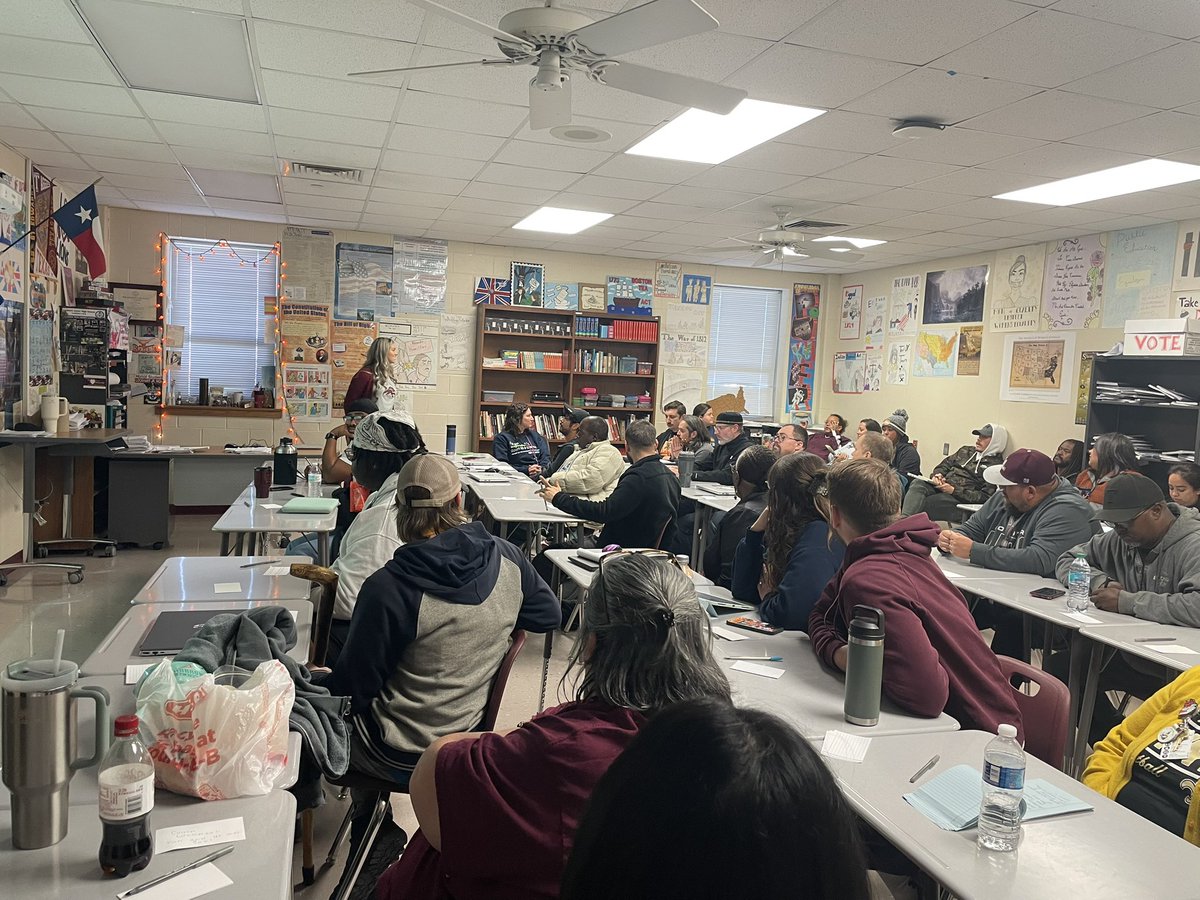 michael_mgarcia's tweet image. @mrs_connor_ljhs along with Ms. Walden co-teaching Classroom Management strategies. @SouthpawEdu @stepharillo @ljhsISD #lockhartleading #lockheart4people