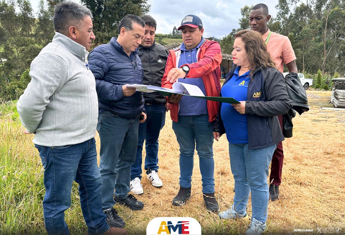 AMEcuador's tweet photo. ¡Acciones en territorio!
El alcalde de #Huaca, Jairo Huera, con su equipo, se reunieron con la coordinadora de la #UTR1, Marcela Almeida, y técnicos regionales para dar seguimiento al convenio sobre estudios y diseños del Parque Turístico “El Agroparque”.
#SomosAME 🇪🇨 https://t.co/QHy6exXN0C