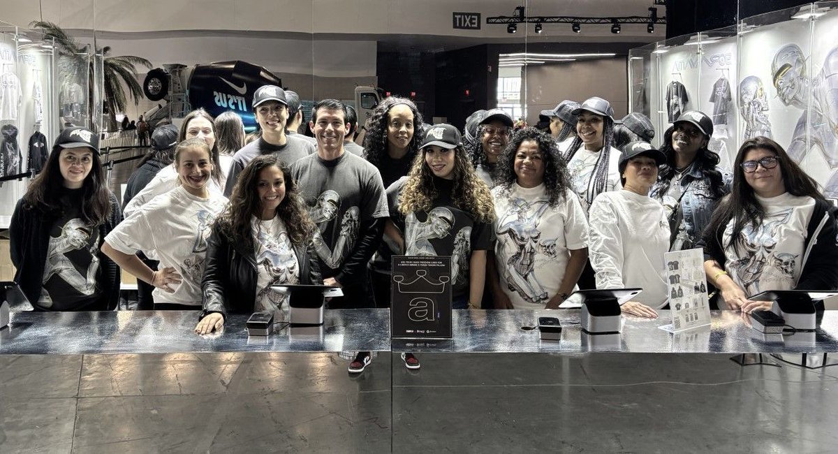 What an incredible experience at ComplexCon 2024! 🙌 Our experiential team was in full  force, bringing energy, creativity, and unforgettable interactions to life. Our crew made sure the experience was as bold as the brands we represent. Can’t wait to do it all again next year!