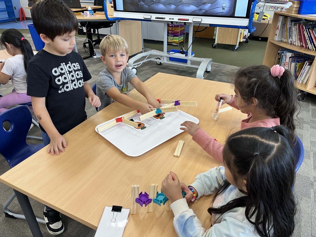 MeyerLib_SD735's tweet image. Creepy Carrots invaded the library this week! After reading the book, kindergarten students built fences to keep Jasper Rabbit out of the carrot patch! 🥕