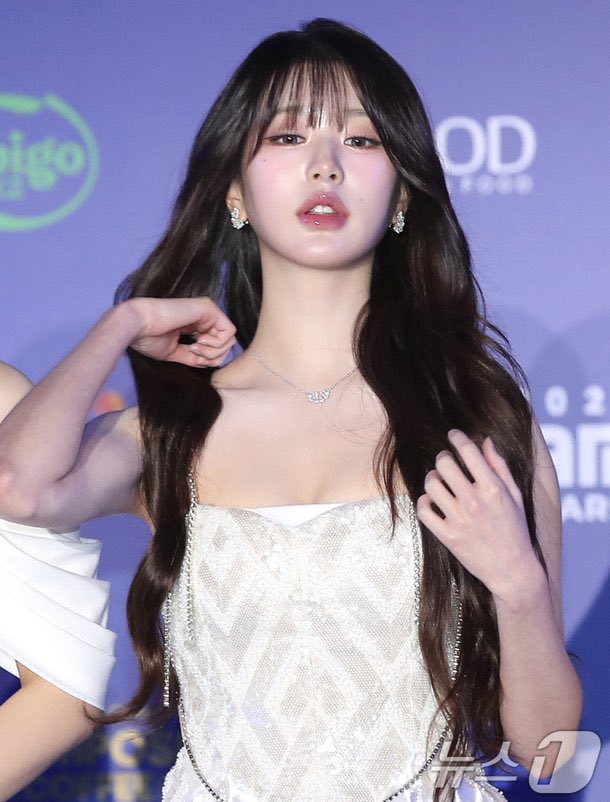 wonyoung pics tweet media